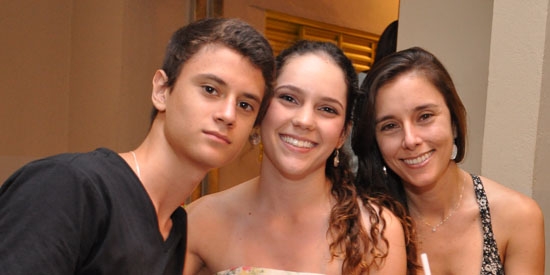 Luiz Henrique, Ana Elisa Paulino e Cristiana de Melo anteontem no Pastel do Lu